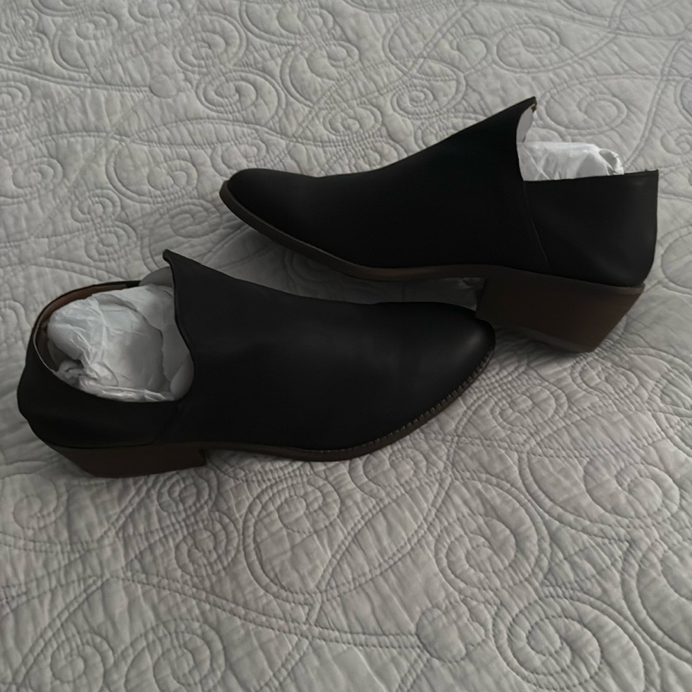 Lucky Brand Women’s Fausst Ankle Boot